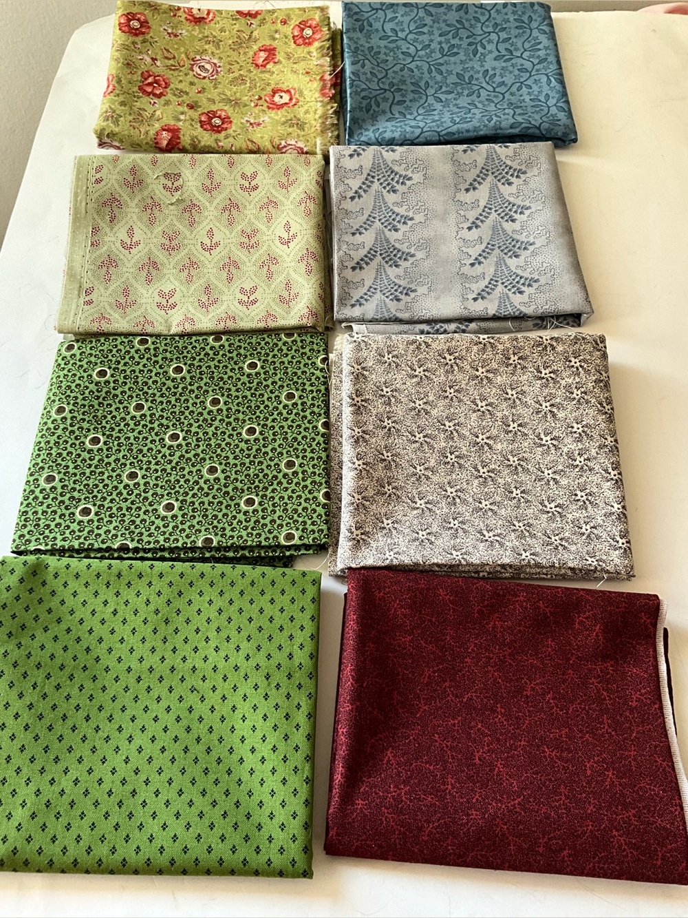 Quilting Sewing Craft Fabric 8 Fat Quarters Red Green Blue Gray Paisley Cotton